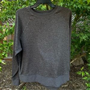 Vuori Women’s Long Sleeve Halo Crew Sweatshirt Large